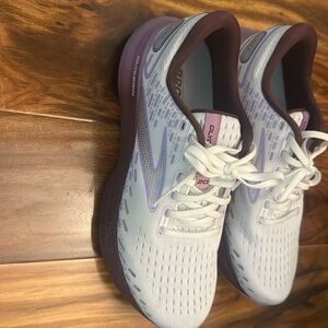 Brooks Glycerin 20 women’s 9.5, worn once!